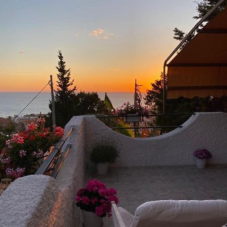 Vista Stromboli Lejlighedshotel Paola Eksteriør billede